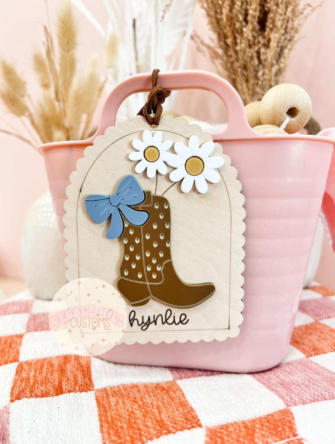 Foral Boot Scallop Arch Tag