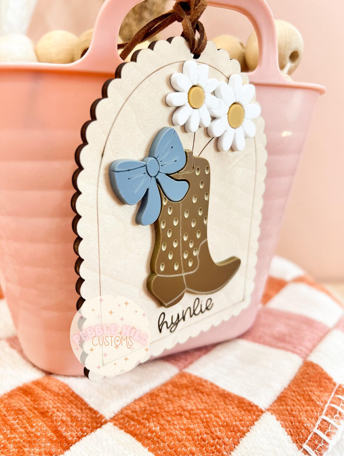 Foral Boot Scallop Arch Tag